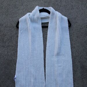 Cozy White Textured Scarf